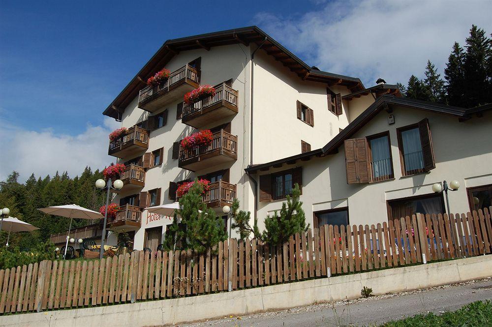 Hotel Rosa Wellness & Spa Vigo di Fassa Eksteriør billede